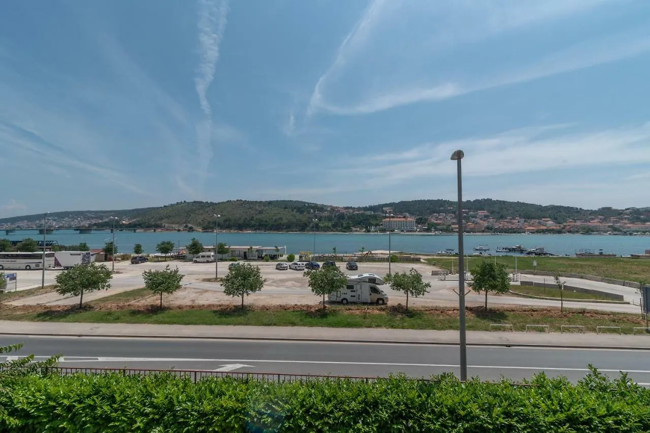 Apartments Flora Trogir 0*,